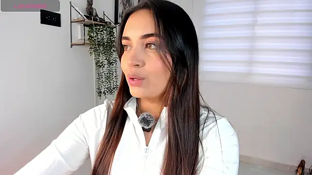 aisha es online show from May 2026 09:10:01 PM