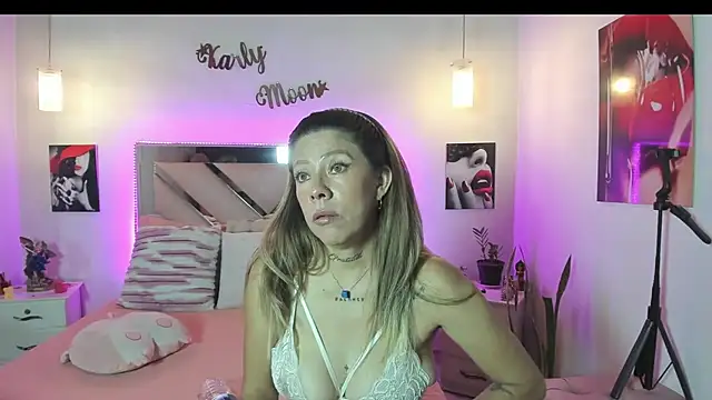Snapshot of Karly_moon chatting on April 2026 07:47:01 PM Karly moon online show from April 2026 07:47:01 PM