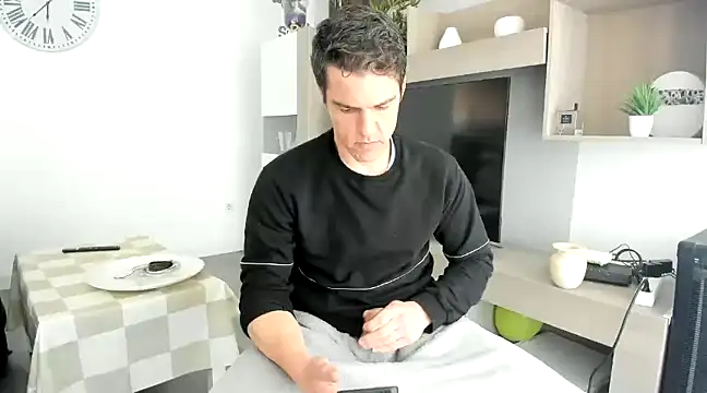 HeteroOli online show from February 2025 01:43:01 PM