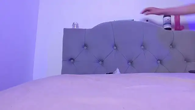 Red-moon1 online show from February 2025 04:58:02 PM