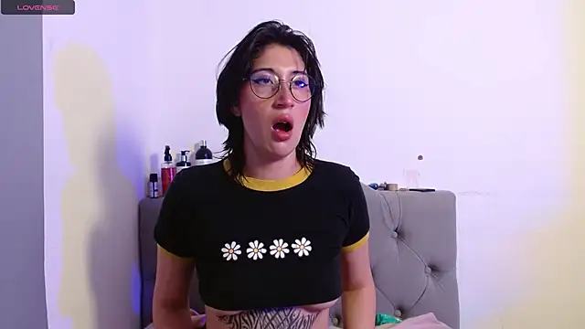 Red-moon1 online show from March 2025 12:09:02 PM