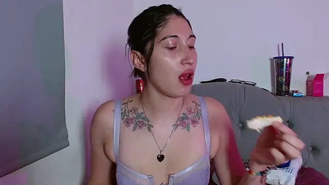 Red-moon1 online show from November 2025 05:11:01 AM