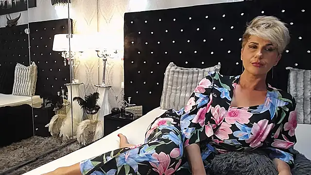 InannaStar online show from February 2025 10:39:02 AM