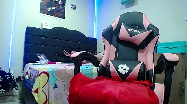 yuliana 19 online show from March 2025 01:23:02 PM