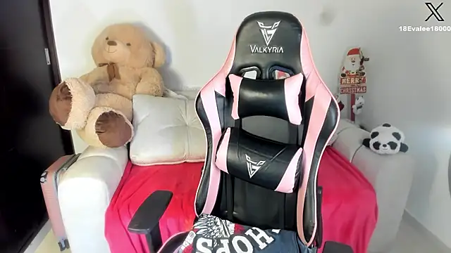 eval lee18 online show from January 2025 05:20:01 AM