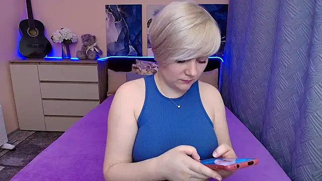 BlondPearl online show from May 2026 11:28:01 AM