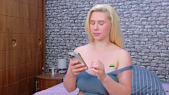 Snapshot of CuteBlondeMe chatting on July 2026 05:59:01 PM CuteBlondeMe online show from July 2026 05:59:01 PM