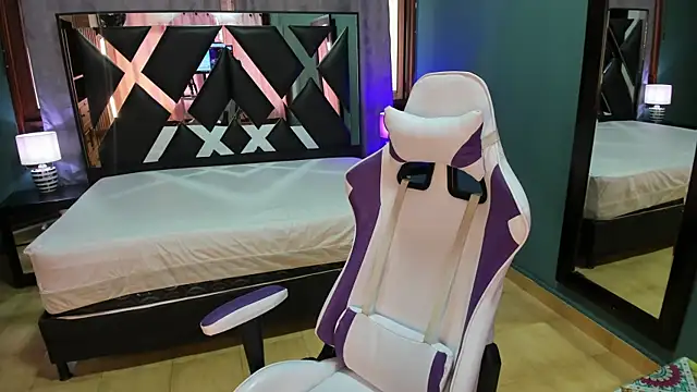 Snapshot of Linda4Petite chatting on January 2025 05:56:02 PM Linda4Petite online show from January 2025 05:56:02 PM