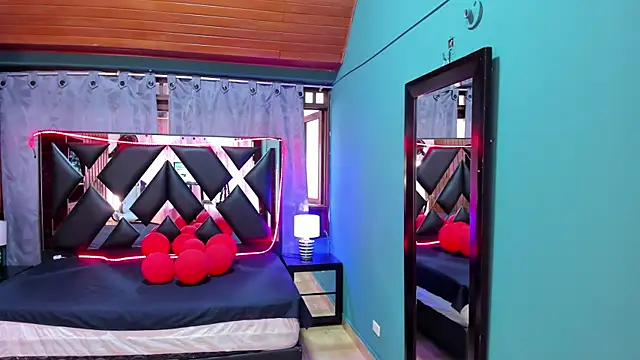 Snapshot of Linda4Petite chatting on February 2025 06:01:02 PM Linda4Petite online show from February 2025 06:01:02 PM