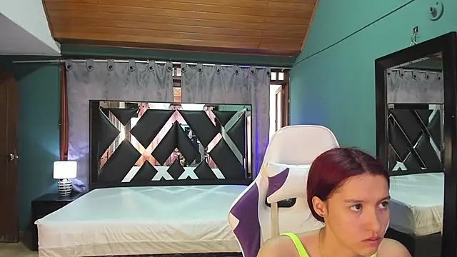 Snapshot of Linda4Petite chatting on March 2025 06:00:02 PM Linda4Petite online show from March 2025 06:00:02 PM