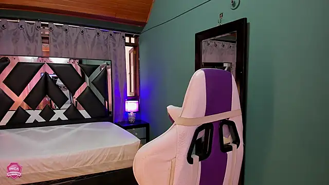 Snapshot of Linda4Petite chatting on March 2025 06:16:01 PM Linda4Petite online show from March 2025 06:16:01 PM