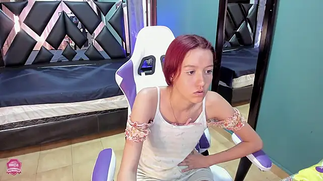 Snapshot of Linda4Petite chatting on March 2025 09:51:01 PM Linda4Petite online show from March 2025 09:51:01 PM