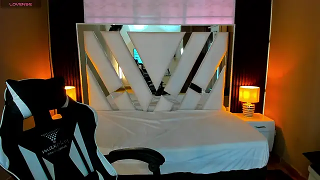 Snapshot of Linda4Petite chatting on October 2025 01:31:02 PM Linda4Petite online show from October 2025 01:31:02 PM