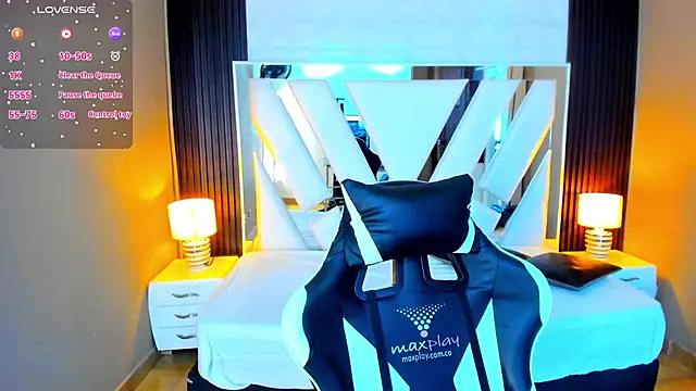 Snapshot of Linda4Petite chatting on October 2025 06:16:02 PM Linda4Petite online show from October 2025 06:16:02 PM