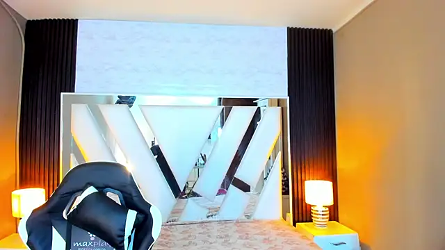 Snapshot of Linda4Petite chatting on October 2025 06:18:02 PM Linda4Petite online show from October 2025 06:18:02 PM