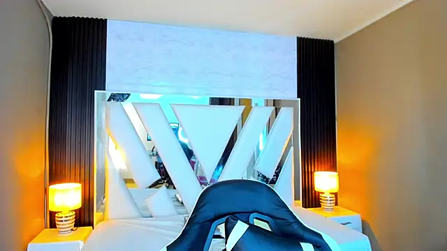 Snapshot of Linda4Petite chatting on November 2025 06:20:02 PM Linda4Petite online show from November 2025 06:20:02 PM