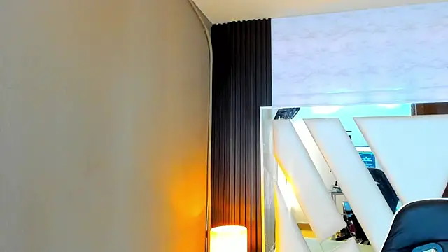 Snapshot of Linda4Petite chatting on November 2025 06:18:01 PM Linda4Petite online show from November 2025 06:18:01 PM