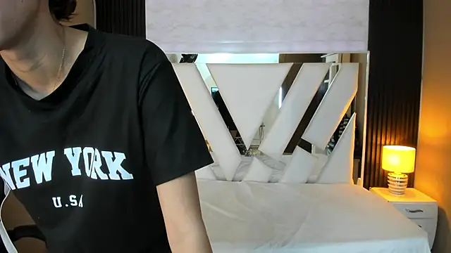 Linda4Petite online show from December 2025 05:52:02 PM