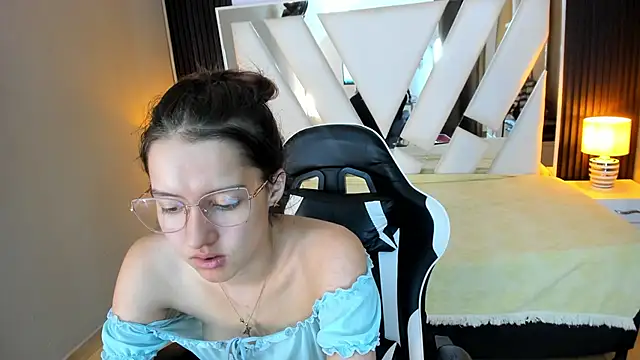 Linda4Petite online show from January 2026 06:54:02 PM