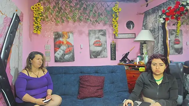 lesbiancuple online show from April 2026 12:19:02 PM