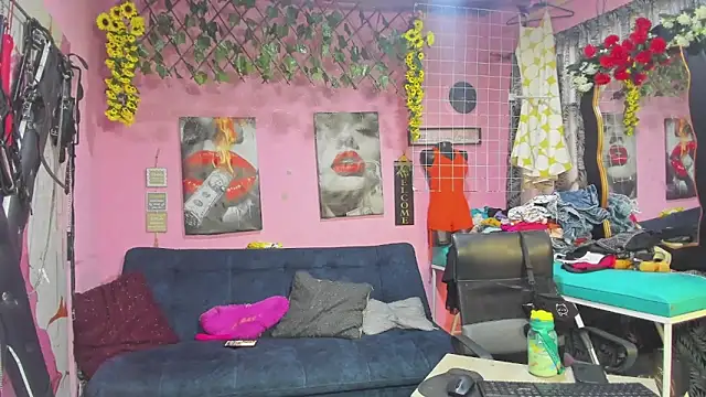 lesbiancuple online show from May 2026 01:16:02 PM