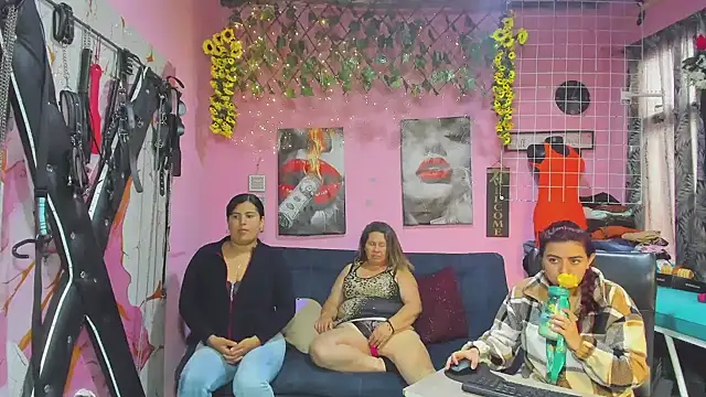 lesbiancuple online show from May 2026 01:51:02 PM