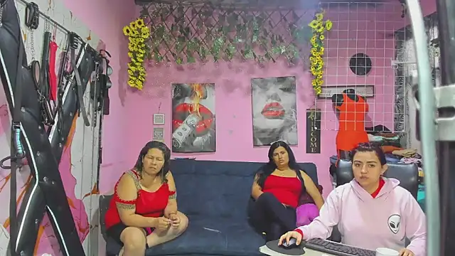 lesbiancuple online show from May 2026 12:34:01 PM