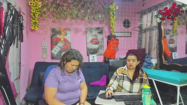 lesbiancuple online show from May 2026 12:33:01 PM