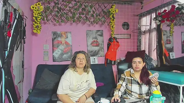 lesbiancuple online show from May 2026 01:07:01 PM