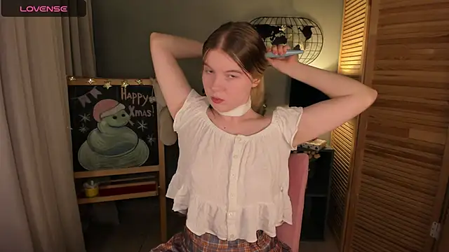 Snapshot of ohmyJuliet chatting on December 2024 02:13:02 AM ohmyJuliet online show from December 2024 02:13:02 AM