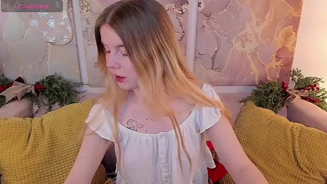Snapshot of ohmyJuliet chatting on December 2024 11:45:02 PM ohmyJuliet online show from December 2024 11:45:02 PM