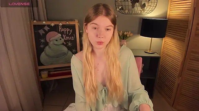 Snapshot of ohmyJuliet chatting on January 2025 02:04:01 AM ohmyJuliet online show from January 2025 02:04:01 AM