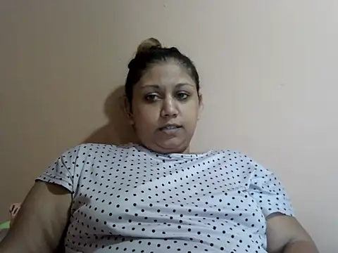 Snapshot of bellachow10 chatting on November 2025 11:32:01 AM bellachow10 online show from November 2025 11:32:01 AM