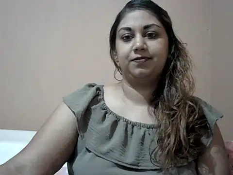 Snapshot of bellachow10 chatting on November 2025 07:18:01 PM bellachow10 online show from November 2025 07:18:01 PM