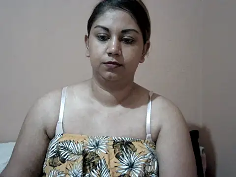 Snapshot of bellachow10 chatting on January 2026 07:45:02 AM bellachow10 online show from January 2026 07:45:02 AM