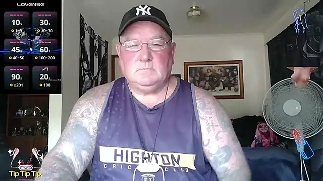 Snapshot of HOTANAL chatting on March 2026 01:09:01 AM HOTANAL online show from March 2026 01:09:01 AM