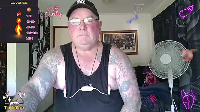 Snapshot of HOTANAL chatting on April 2026 02:33:02 AM HOTANAL online show from April 2026 02:33:02 AM