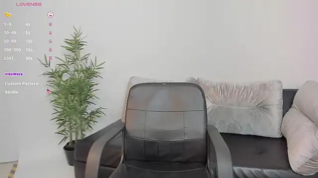 Snapshot of kimbrownn chatting on February 2025 11:33:02 AM kimbrownn online show from February 2025 11:33:02 AM