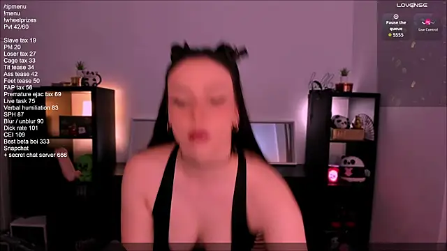 SofiRusselle online show from September 2025 05:48:01 PM