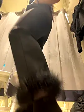 Snapshot of CrazzyChicks chatting on December 2024 08:09:02 AM CrazzyChicks online show from December 2024 08:09:02 AM