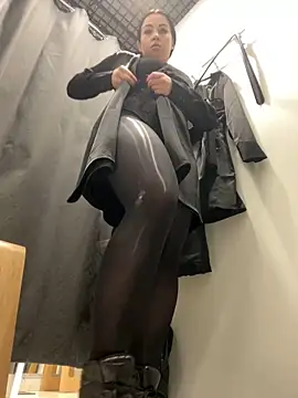 Snapshot of CrazzyChicks chatting on December 2024 08:33:02 AM CrazzyChicks online show from December 2024 08:33:02 AM