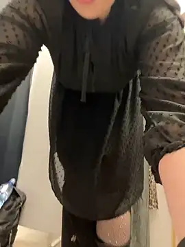 Snapshot of CrazzyChicks chatting on January 2025 07:56:01 AM CrazzyChicks online show from January 2025 07:56:01 AM