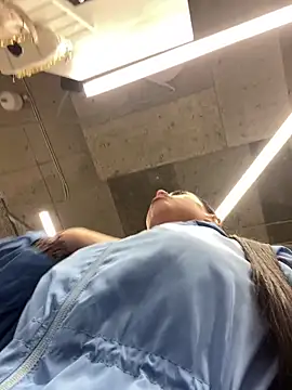 Snapshot of CrazzyChicks chatting on September 2025 04:23:02 AM CrazzyChicks online show from September 2025 04:23:02 AM