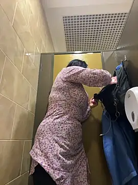 Snapshot of CrazzyChicks chatting on September 2025 06:15:02 AM CrazzyChicks online show from September 2025 06:15:02 AM