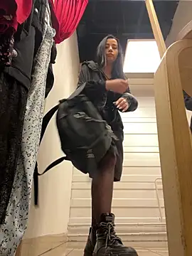 Snapshot of CrazzyChicks chatting on September 2025 07:36:01 AM CrazzyChicks online show from September 2025 07:36:01 AM