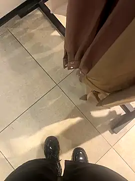 Snapshot of CrazzyChicks chatting on September 2025 06:40:01 AM CrazzyChicks online show from September 2025 06:40:01 AM