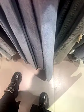 Snapshot of CrazzyChicks chatting on October 2025 07:15:01 AM CrazzyChicks online show from October 2025 07:15:01 AM