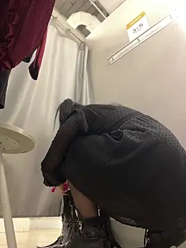 Snapshot of CrazzyChicks chatting on October 2025 07:42:01 AM CrazzyChicks online show from October 2025 07:42:01 AM