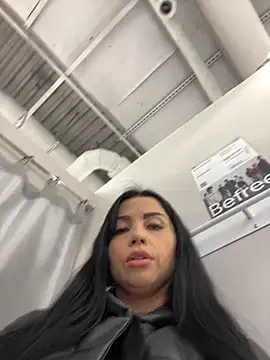 Snapshot of CrazzyChicks chatting on November 2025 07:29:01 AM CrazzyChicks online show from November 2025 07:29:01 AM