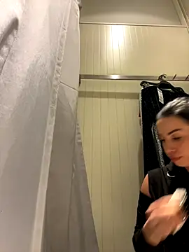 Snapshot of CrazzyChicks chatting on November 2025 07:52:01 AM CrazzyChicks online show from November 2025 07:52:01 AM